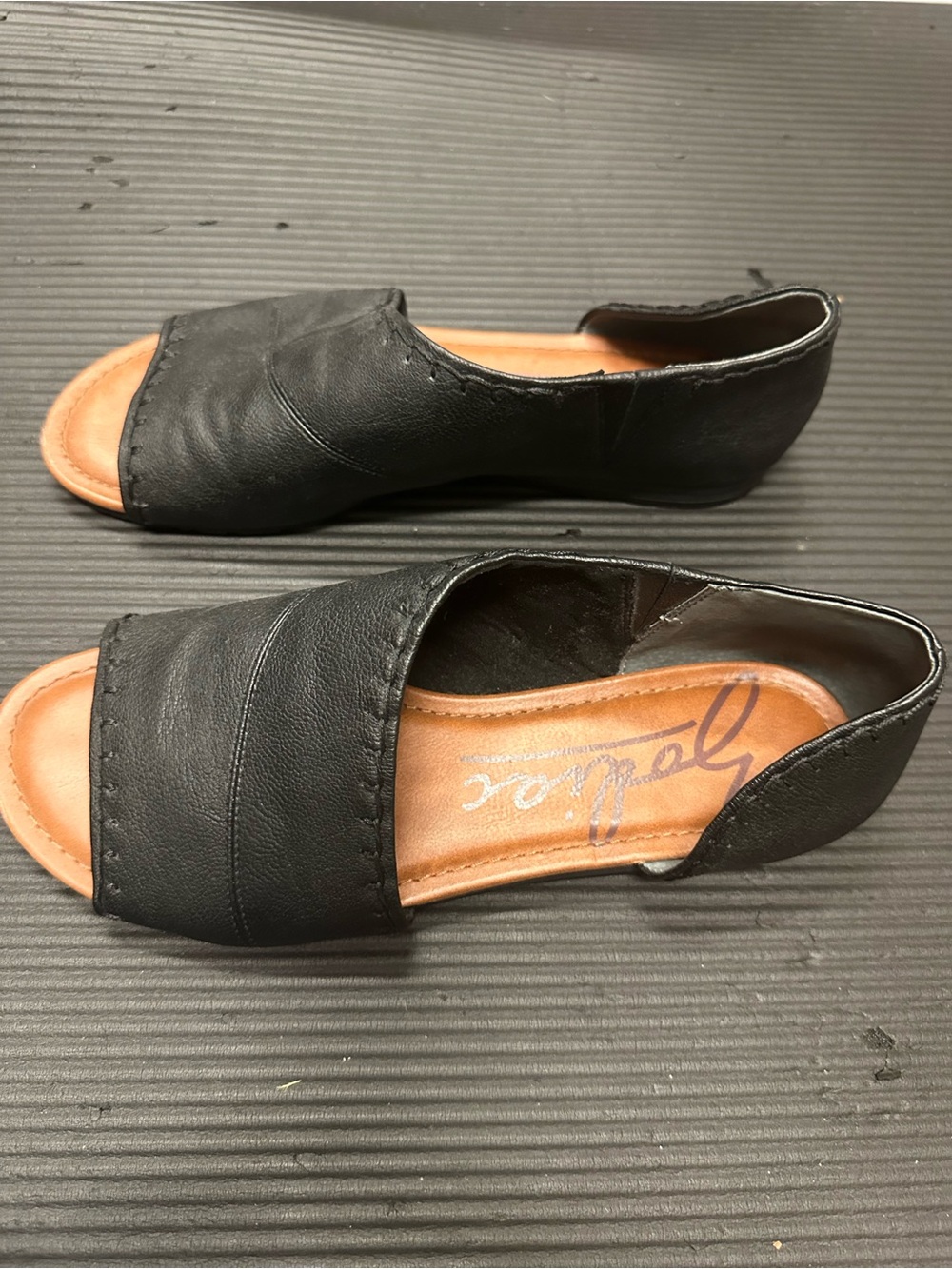 Zodiac Black Leather Peep-Toe Flats – Size 8.5M